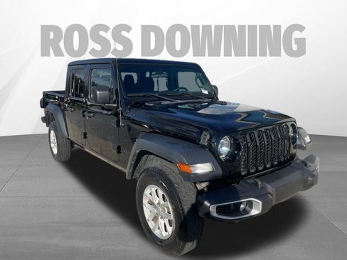 Used 2023 Jeep Gladiator Sport image 3
