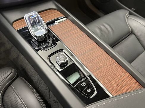 Certified 2023 Volvo XC60 B5 Ultimate w/ Climate Package image 19