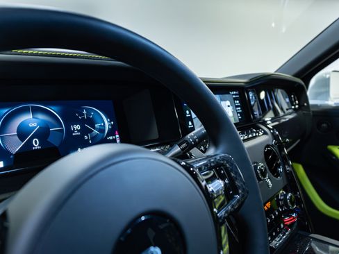 Used 2025 Rolls-Royce Cullinan Black Badge image 20