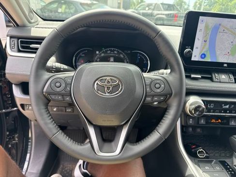 Used 2025 Toyota RAV4 XLE Premium AWD/4WD image 17