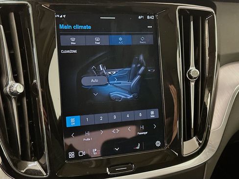 Used 2025 Volvo S60 B5 Core image 24