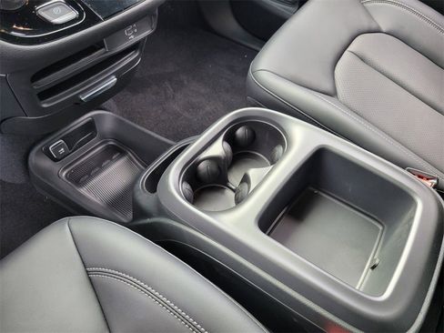 New 2026 Chrysler Pacifica Select image 14