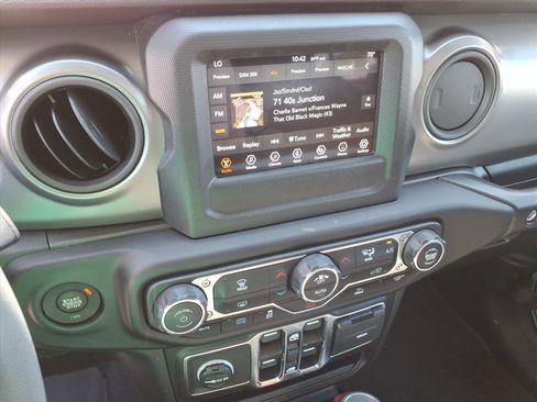 Used 2023 Jeep Wrangler Unlimited AWD/4WD image 28