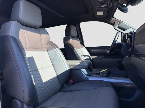 Used 2024 Chevrolet Silverado 2500 ZR2 w/ Technology Package image 21