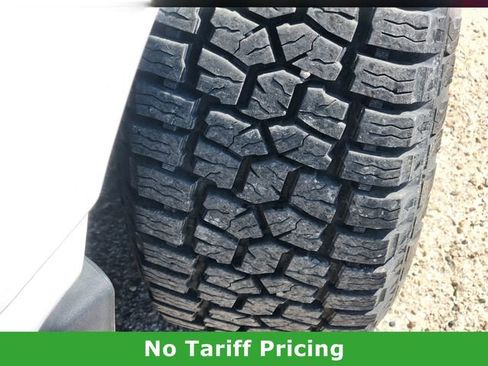 Used 2018 Nissan Titan SV w/ SV Convenience Package image 9