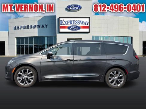 Used 2019 Chrysler Pacifica Limited w/ Tire & Wheel Group FWD image 6