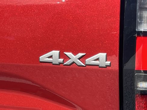 Used 2025 Nissan Frontier SV image 25