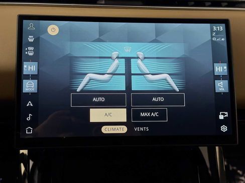 Used 2025 Land Rover Range Rover Sport SE image 17