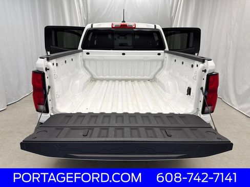 Used 2024 Chevrolet Colorado Z71 w/ Z71 Convenience Package 2 AWD/4WD image 38