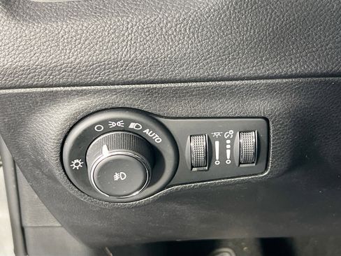 Used 2020 Jeep Compass Latitude w/ Cold Weather Group image 10