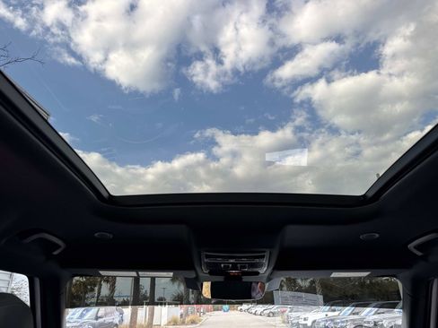 Used 2024 Land Rover Defender 110 S image 17