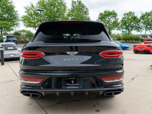 Used 2022 Bentley Bentayga AWD/4WD image 4