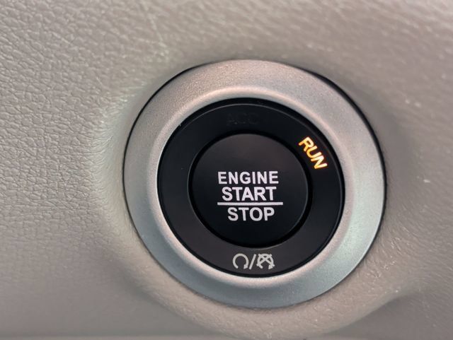 Used 2024 Chrysler Pacifica Touring-L FWD image 19