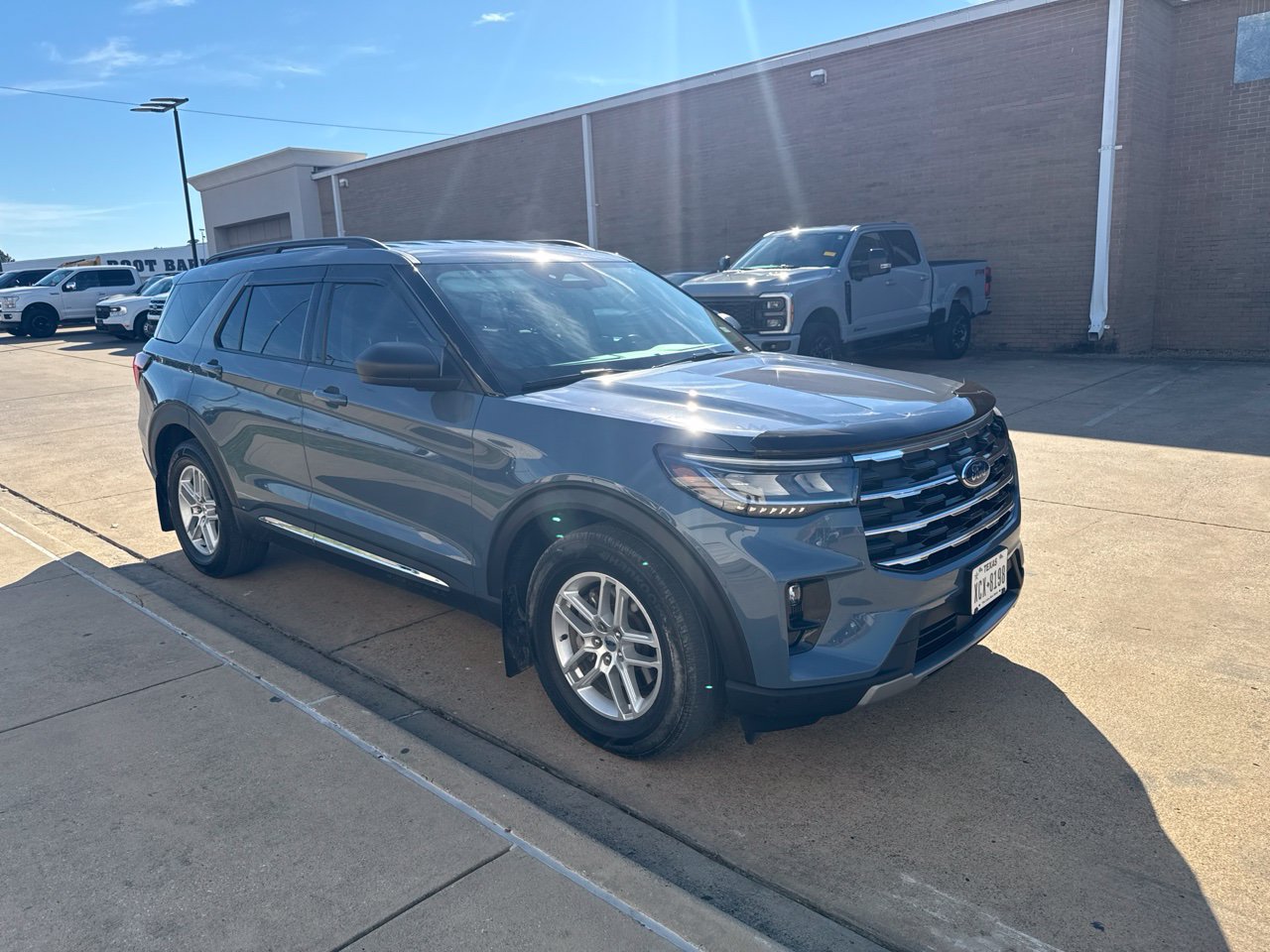 Used 2025 Ford Explorer Active w/ Active Comfort Package RWD image 1