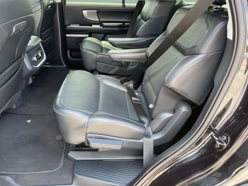 Used 2025 Ford Expedition Platinum AWD/4WD image 13