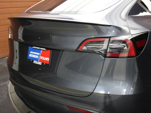Used 2023 Tesla Model Y Long Range image 4