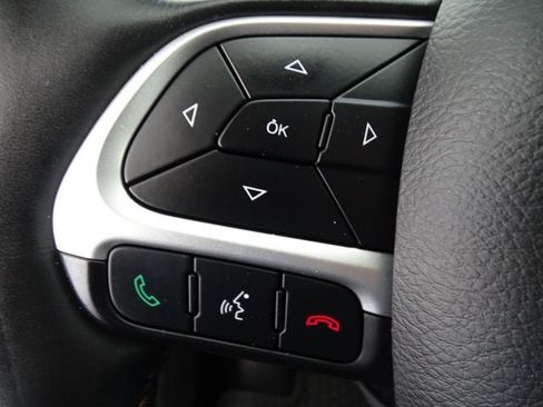 Used 2018 Jeep Compass Latitude w/ Popular Equipment Group AWD/4WD image 7