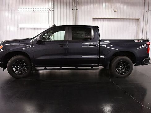 Used 2022 Chevrolet Silverado 1500 Custom w/ LPO, Dark Essentials Package AWD/4WD image 4
