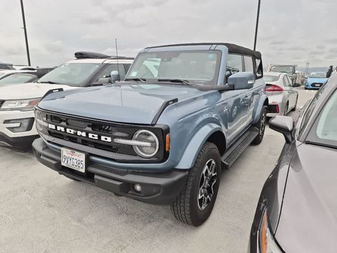 Used 2025 Ford Bronco Outer Banks AWD/4WD image 1