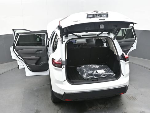 New 2026 Nissan Rogue SV image 43