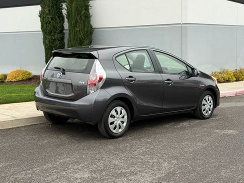 Used 2014 Toyota Prius C One image 5