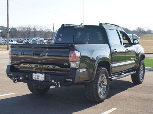 Used 2017 Toyota Tacoma Limited w/ Tow Package image 23