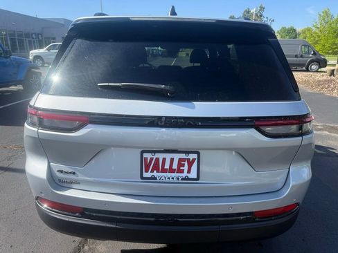 Certified 2024 Jeep Grand Cherokee Altitude AWD/4WD image 5