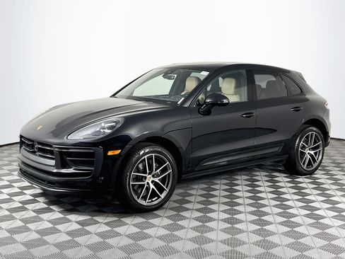 Used 2023 Porsche Macan AWD/4WD image 4