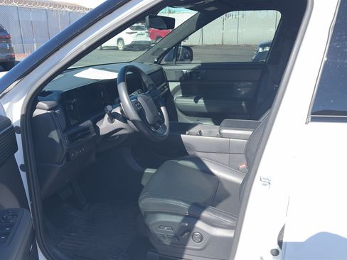 Used 2025 Hyundai Santa Fe Calligraphy AWD/4WD image 7