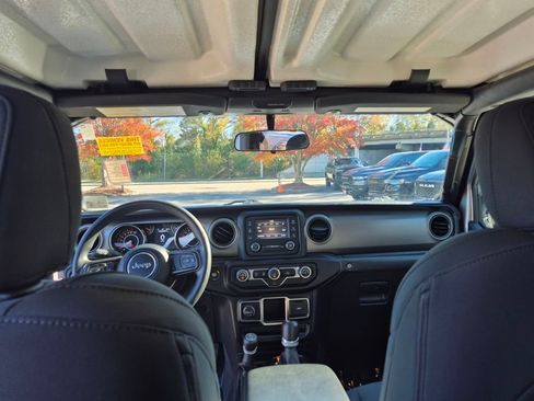 Used 2021 Jeep Gladiator Sport image 13