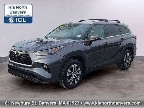 Used 2022 Toyota Highlander XLE image 1
