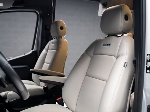 Used 2021 Mercedes-Benz Sprinter 3500 image 55