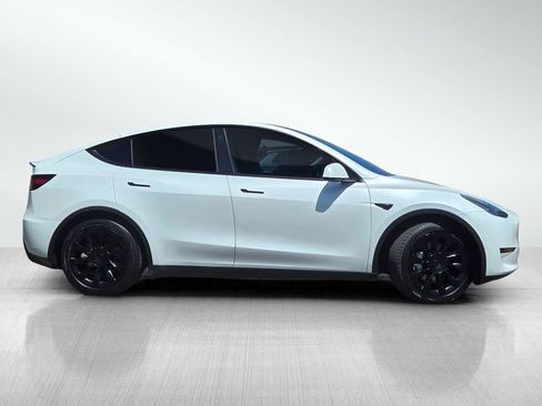 Used 2021 Tesla Model Y Long Range image 3