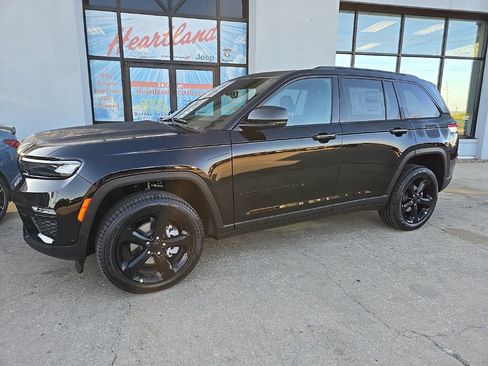 New 2025 Jeep Grand Cherokee Limited w/ Luxury Tech Group II image 4