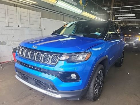 Used 2023 Jeep Compass Limited w/ Sun and Sound Group AWD/4WD image 3