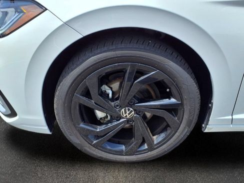 Used 2025 Volkswagen Jetta SE w/ Sunroof Package FWD image 25