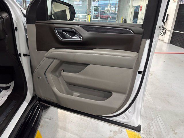 Used 2023 GMC Yukon XL SLT AWD/4WD image 17