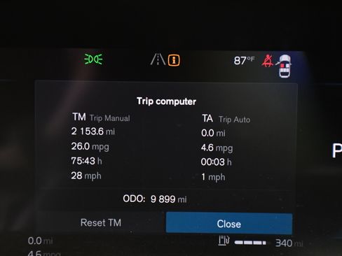 Used 2025 Volvo XC40 B5 Plus image 14