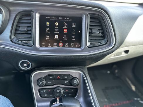 Used 2017 Dodge Challenger R/T image 17