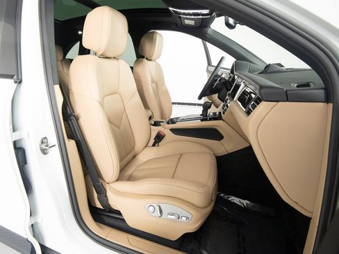 New 2026 Porsche Macan AWD/4WD image 34
