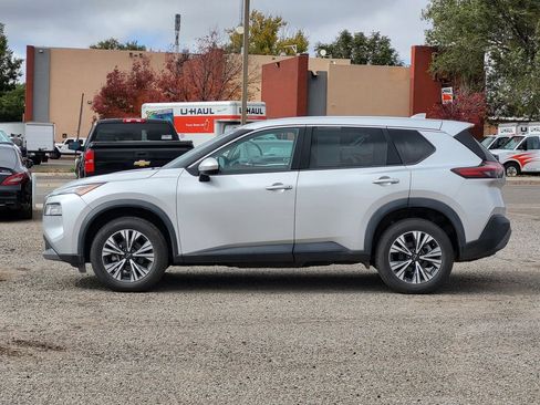 Used 2023 Nissan Rogue SV image 4