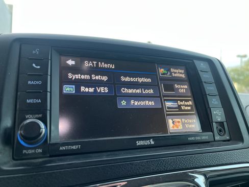 Used 2013 Chrysler Town & Country Touring image 27