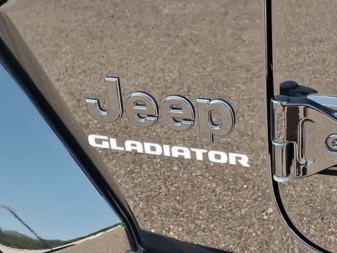 Certified 2021 Jeep Gladiator Overland image 30