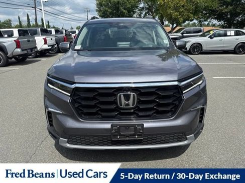 Used 2025 Honda Pilot Elite image 23
