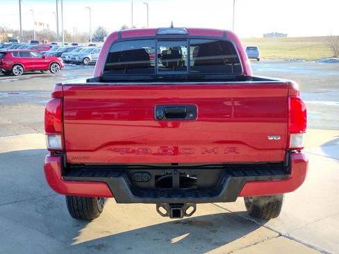 Used 2016 Toyota Tacoma SR image 6