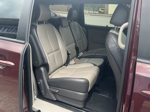 Used 2017 Kia Sedona LX w/ LX Essentials Premium Package FWD image 13