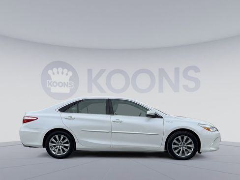 Used 2015 Toyota Camry LE image 2