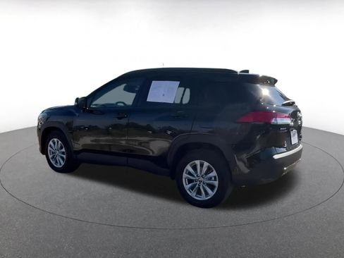 Used 2025 Toyota Corolla Cross LE image 10