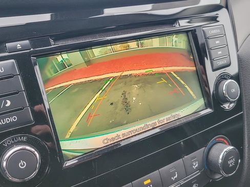 Used 2020 Nissan Rogue Sport S image 15