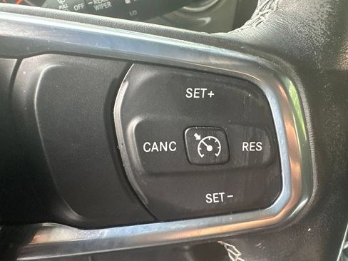Used 2020 Jeep Wrangler Unlimited Sahara AWD/4WD image 15